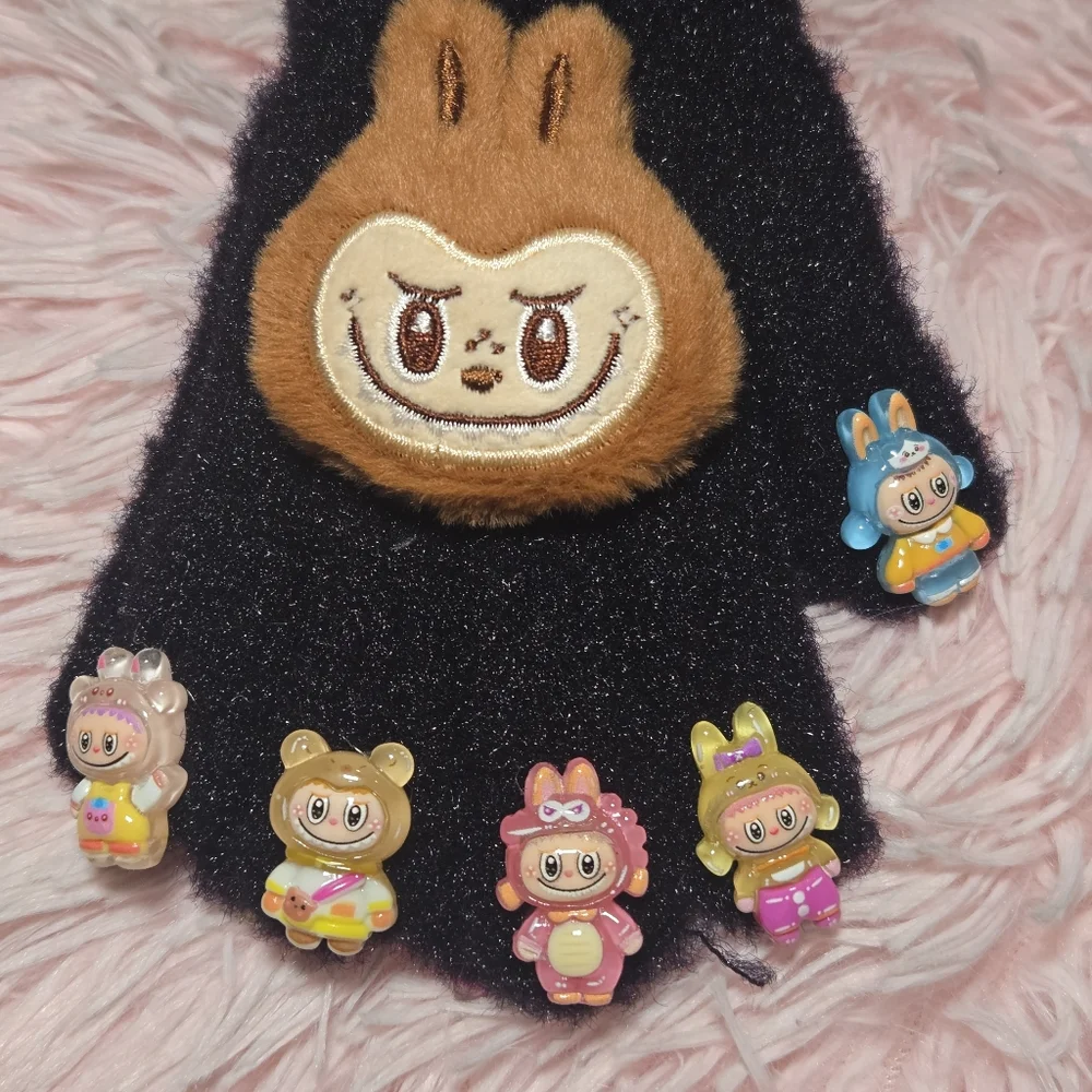 NWT - Childrens Labubu gloves in Black with Glow in the Dark Finger Charms.